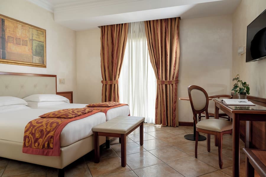 Hotel Athena