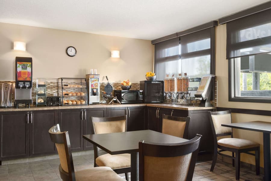 Days Inn by Wyndham Calgary Northwest