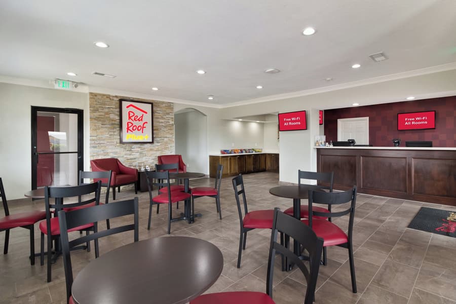 Red Roof Inn PLUS+ Galveston - Beachfront