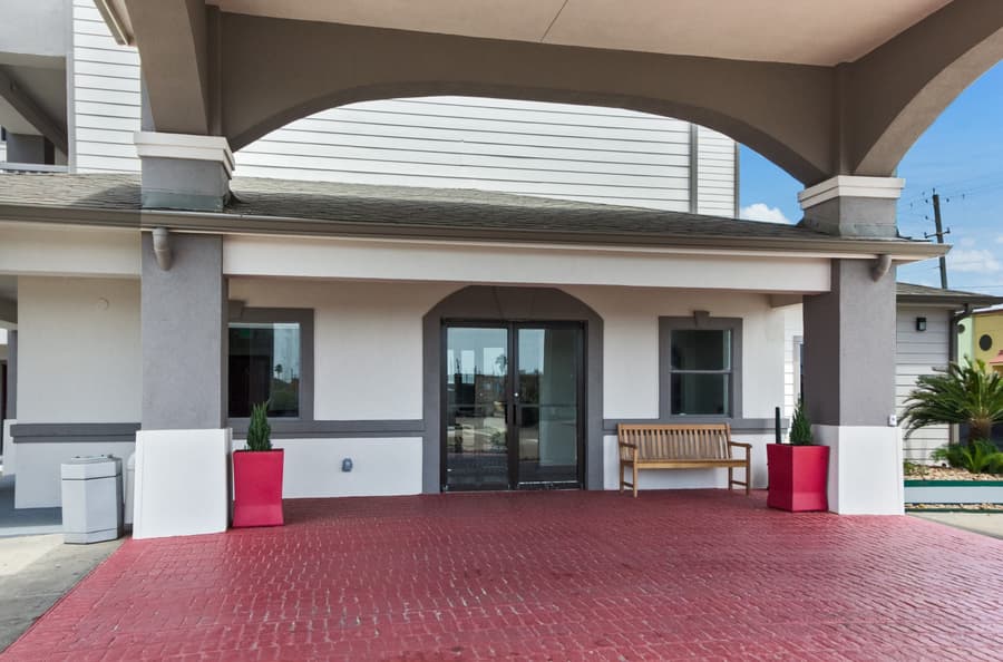 Red Roof Inn PLUS+ Galveston - Beachfront