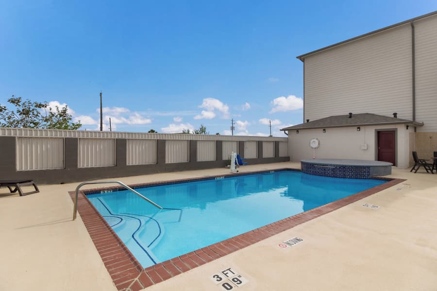 Red Roof Inn PLUS+ Galveston - Beachfront
