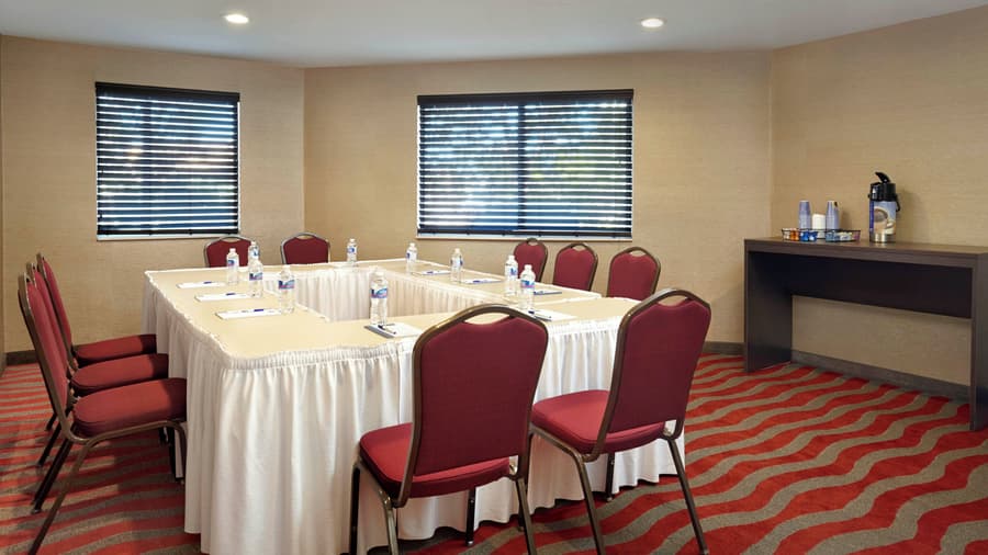 Holiday Inn Express Hotel Naples Downtown - 5th Avenue