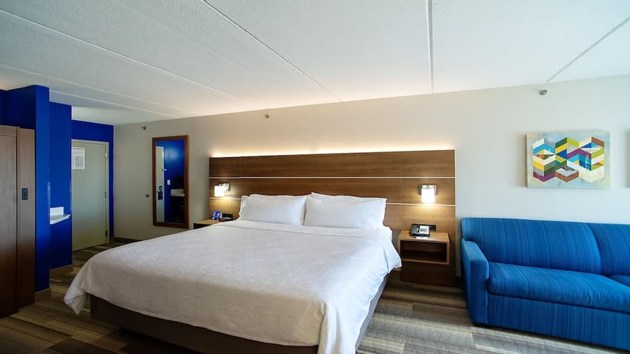 Holiday Inn Express & Suites Tempe by IHG
