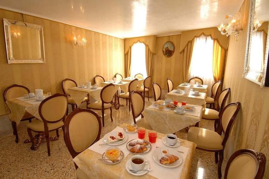 Hotel Canal