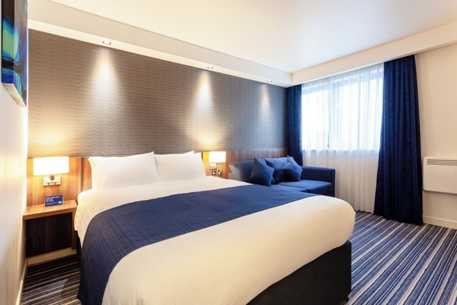 Holiday Inn Express Edinburgh Airport by IHG