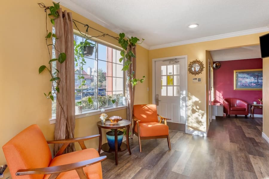 Suburban Studios Albuquerque Uptown
