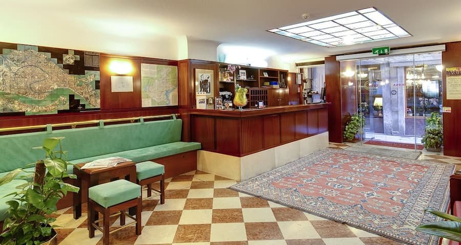 Hotel Diana