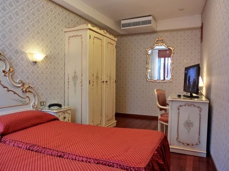 Hotel Diana