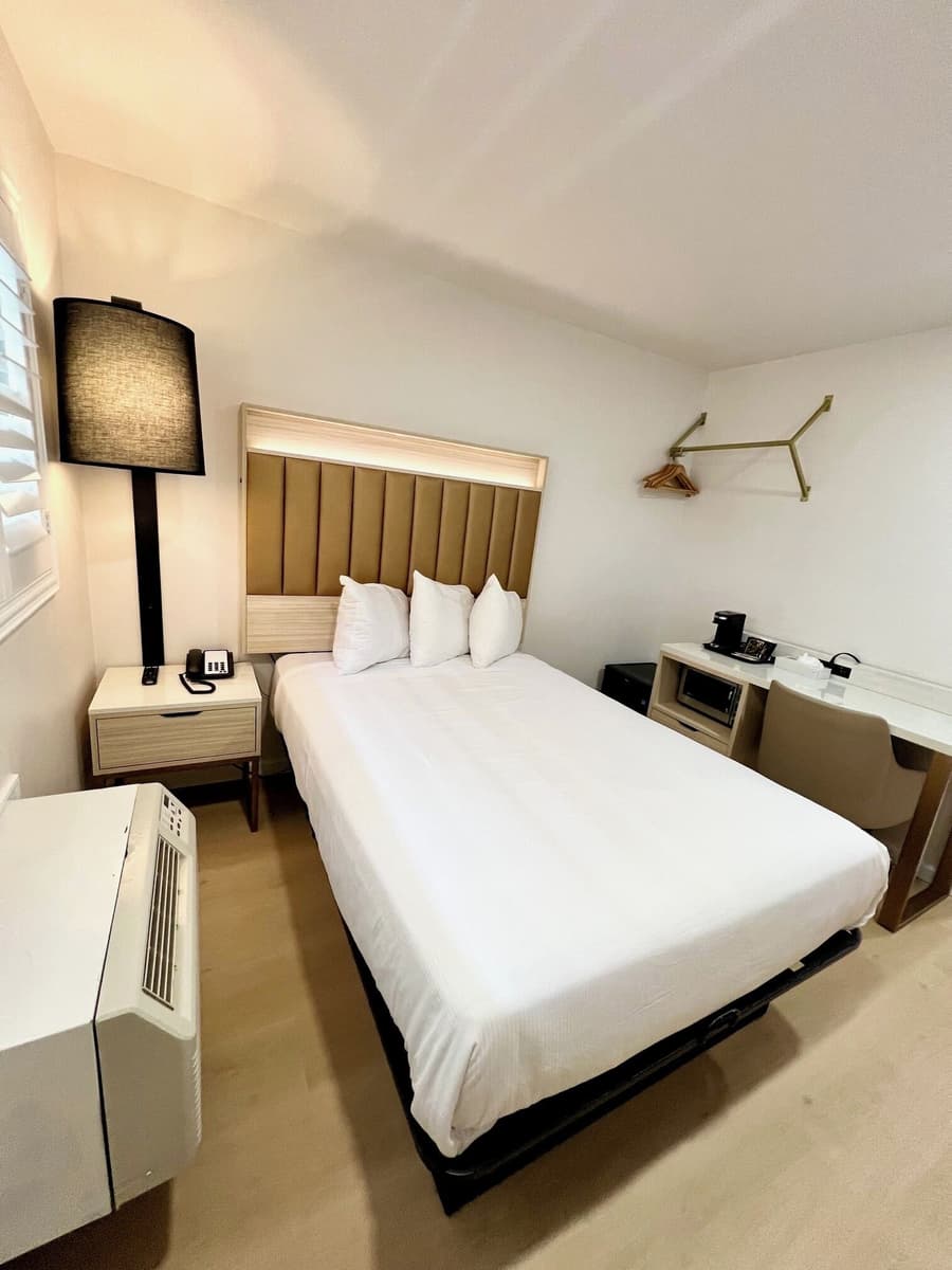 Nob Hill Motor Inn