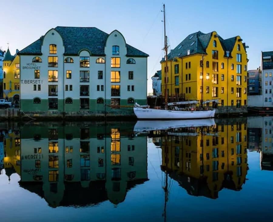 Hotel Brosundet