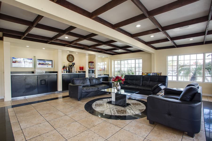 Best Inn & Suites