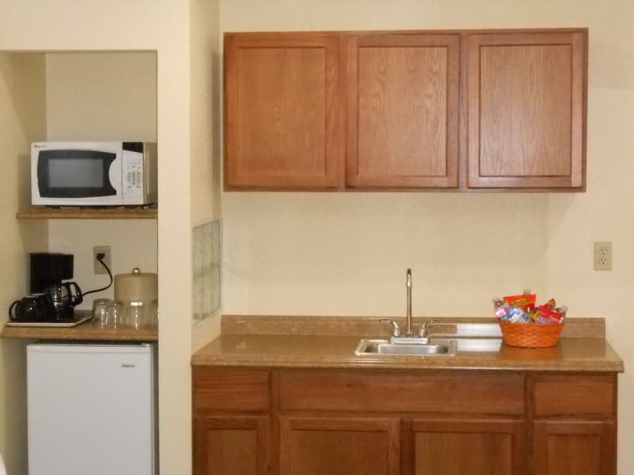 Best Inn & Suites