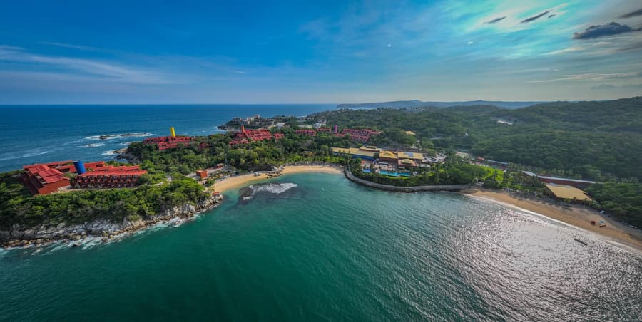Las Brisas Huatulco – All Inclusive