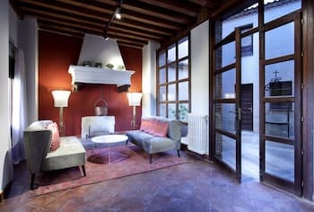 Dorma Casa de los Linajes