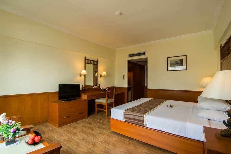 Bangkok Palace Hotel