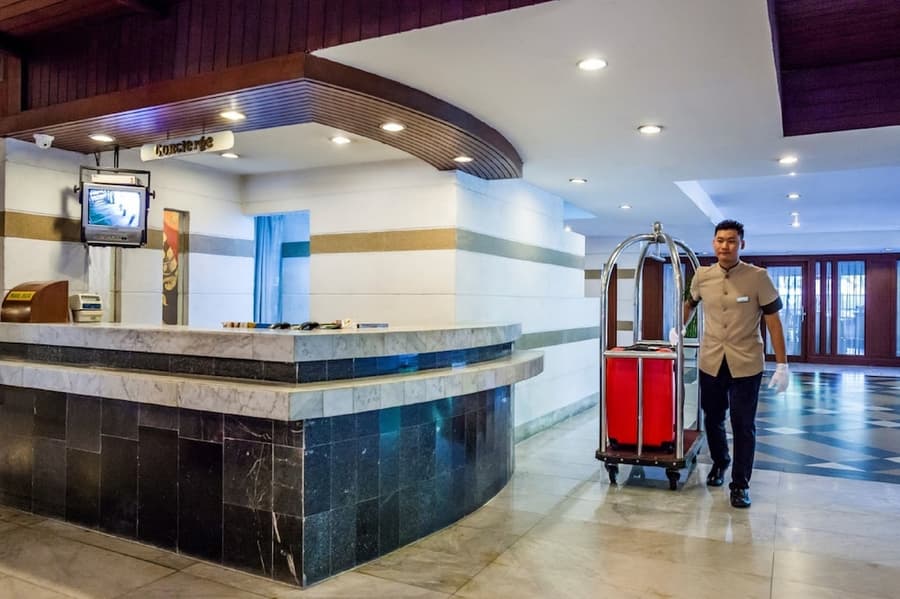 Bangkok Palace Hotel