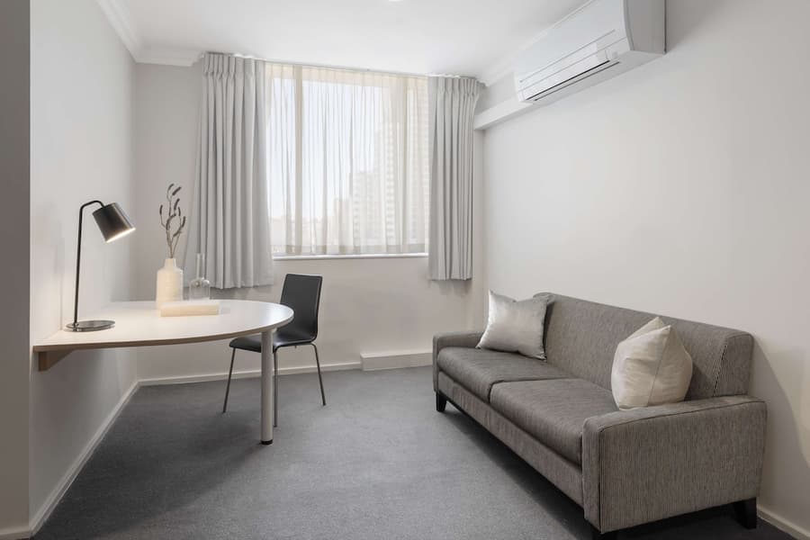 Oaks Perth Hotel