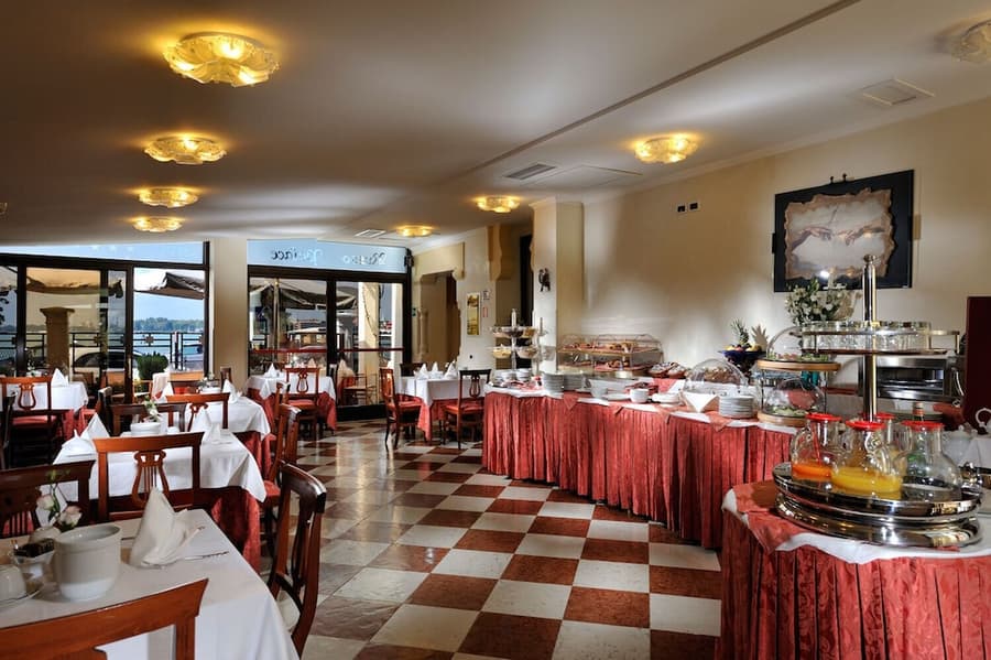 Russo Palace Hotel