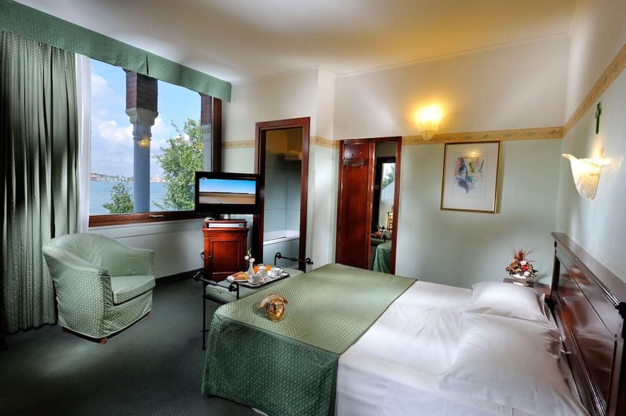 Russo Palace Hotel