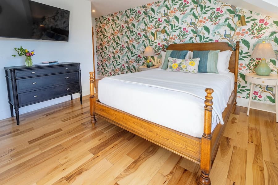 Breakwater Inn