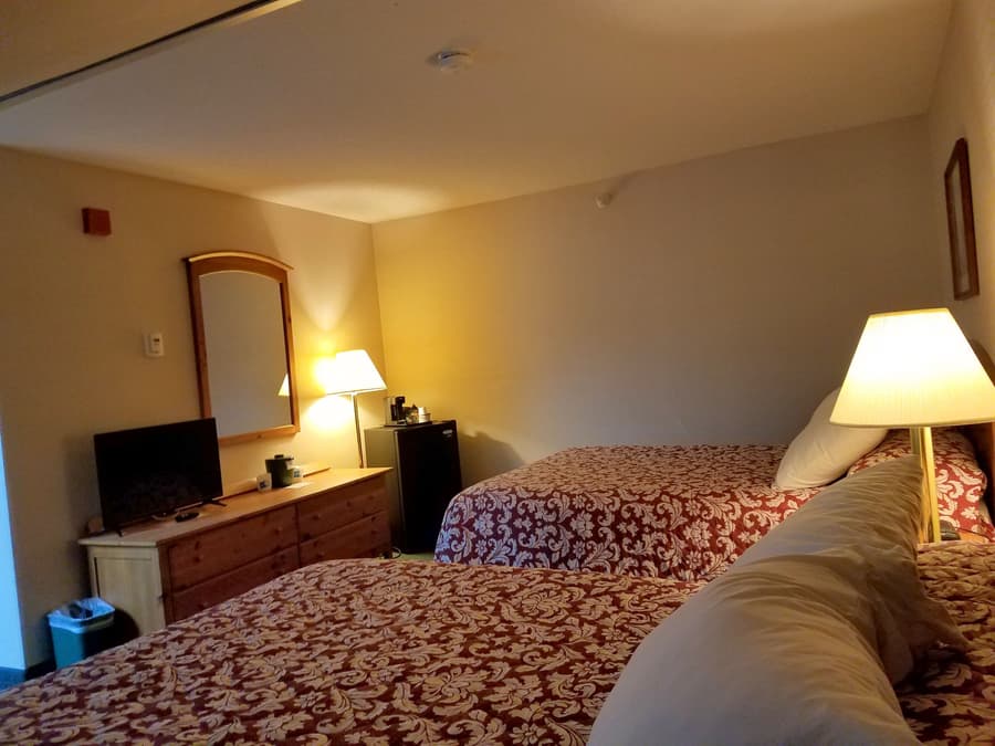 Commodores Inn