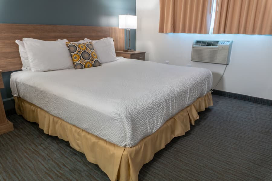 Days Inn & Suites by Wyndham Niagara Falls Centre St. By the Falls