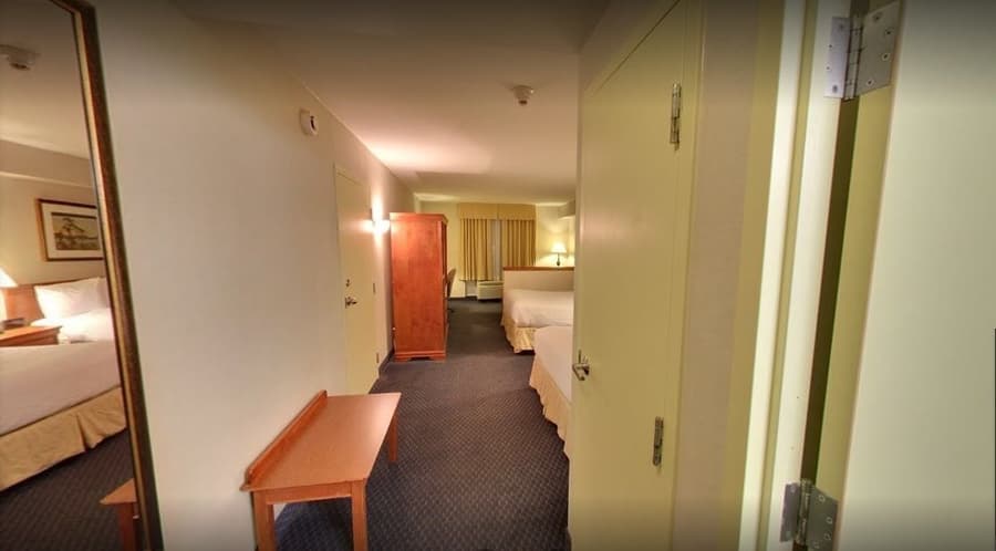 Days Inn & Suites by Wyndham Niagara Falls Centre St. By the Falls