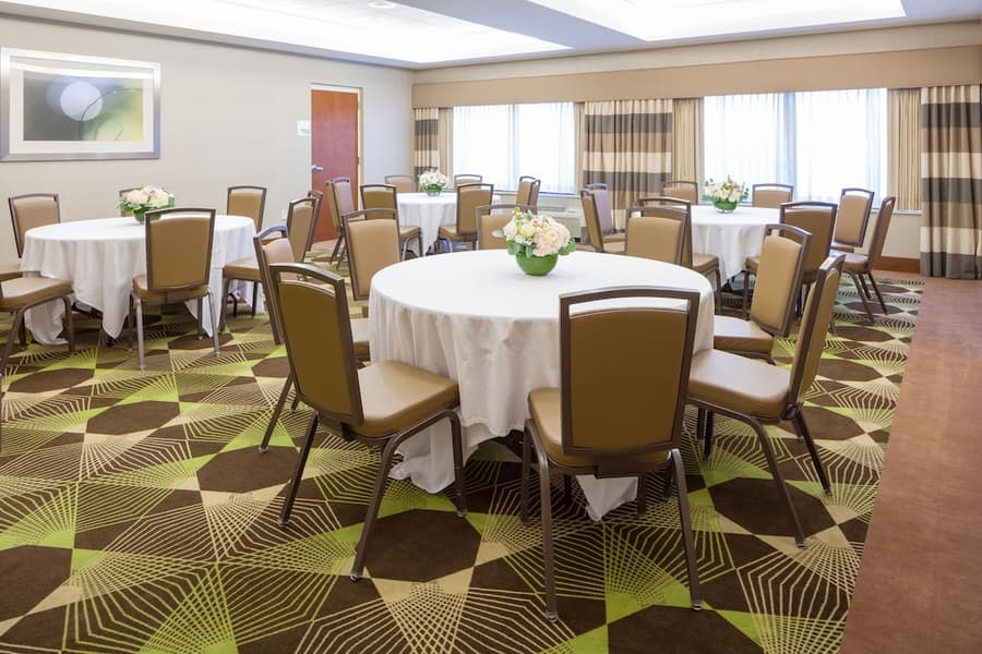 Holiday Inn Manchester Airport by IHG