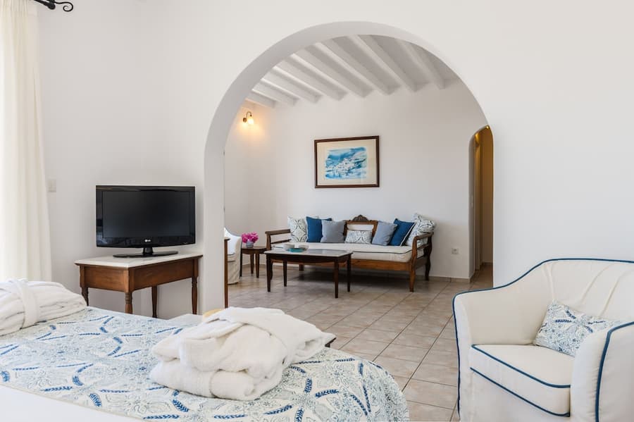 Pelican Bay Hotel