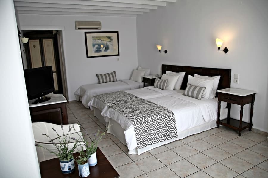 Pelican Bay Hotel