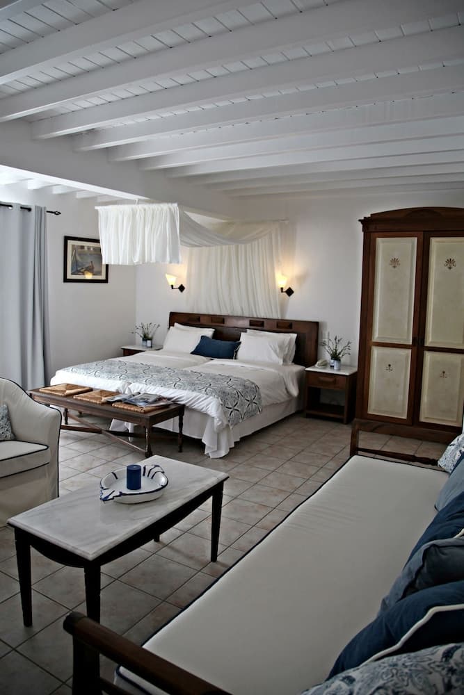 Pelican Bay Hotel