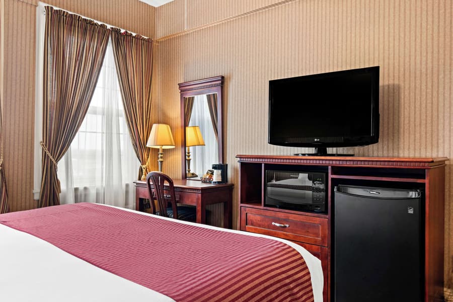 Genetti Hotel, SureStay Collection by Best Western