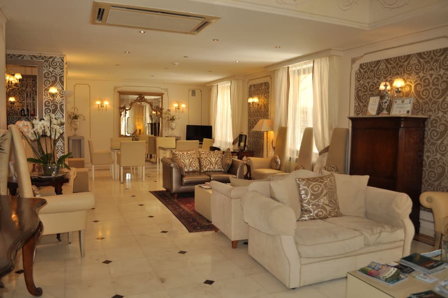 Hotel Jolanda