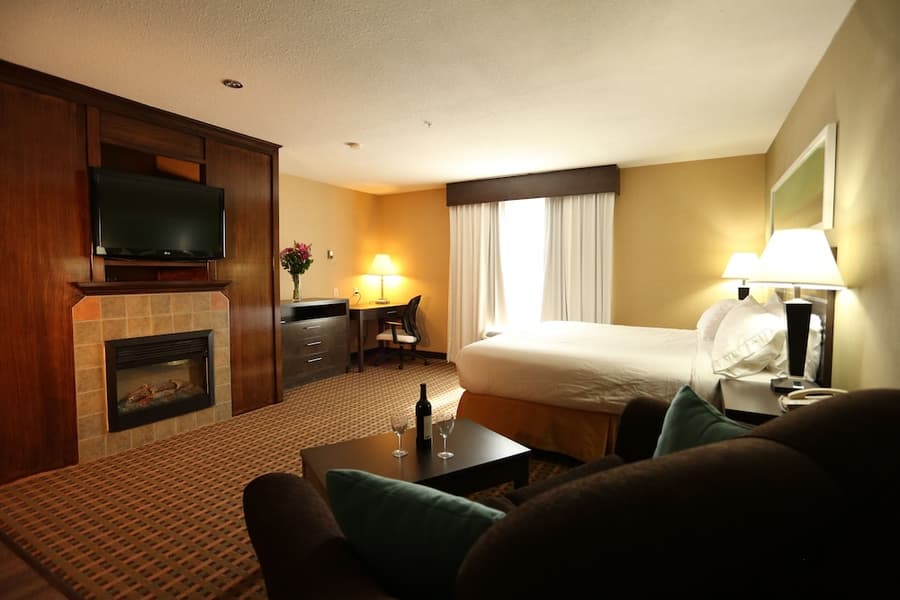 Holiday Inn Express & Suites - Vernon by IHG
