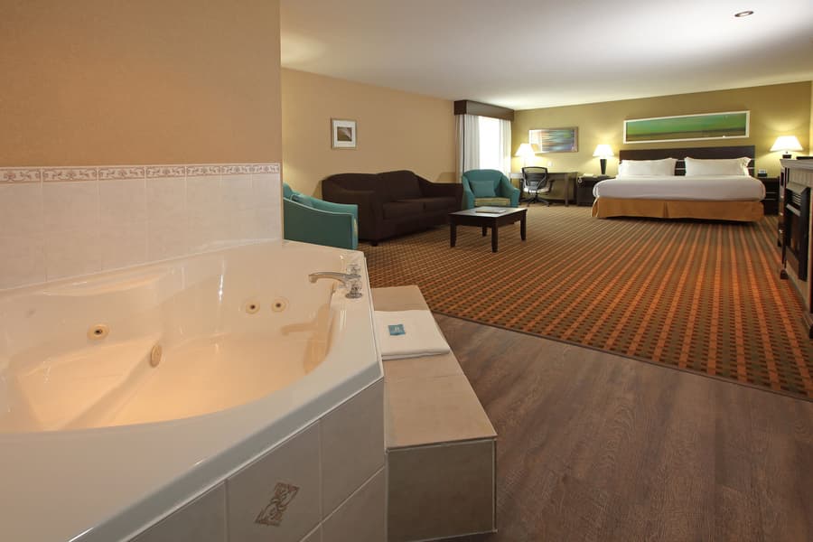 Holiday Inn Express & Suites - Vernon by IHG