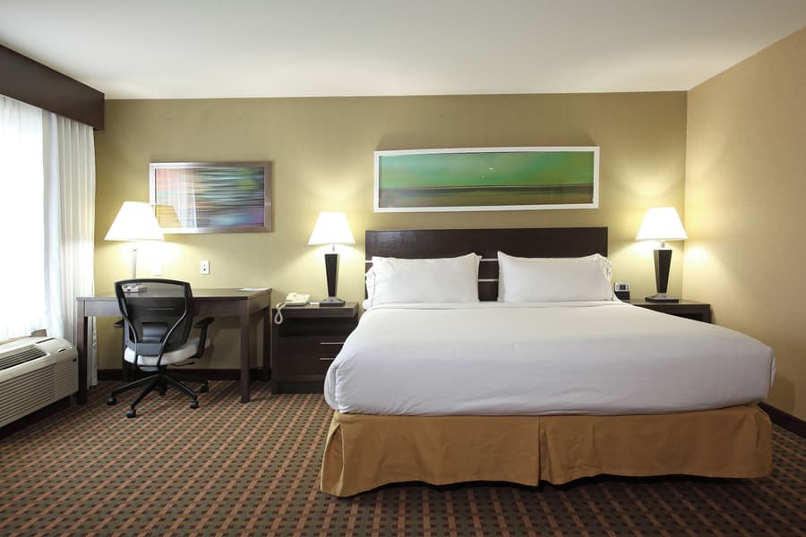 Holiday Inn Express & Suites - Vernon by IHG