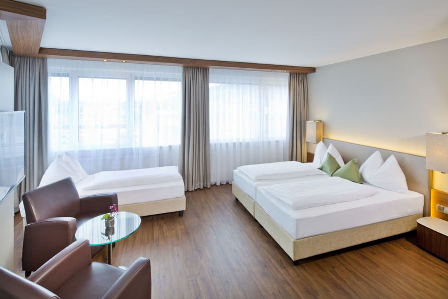 Penz Hotel West