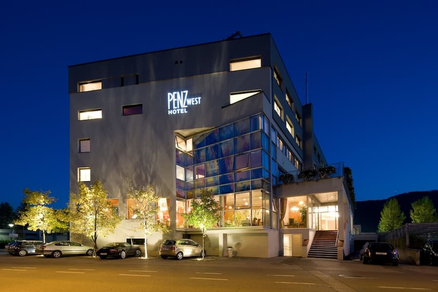 Penz Hotel West