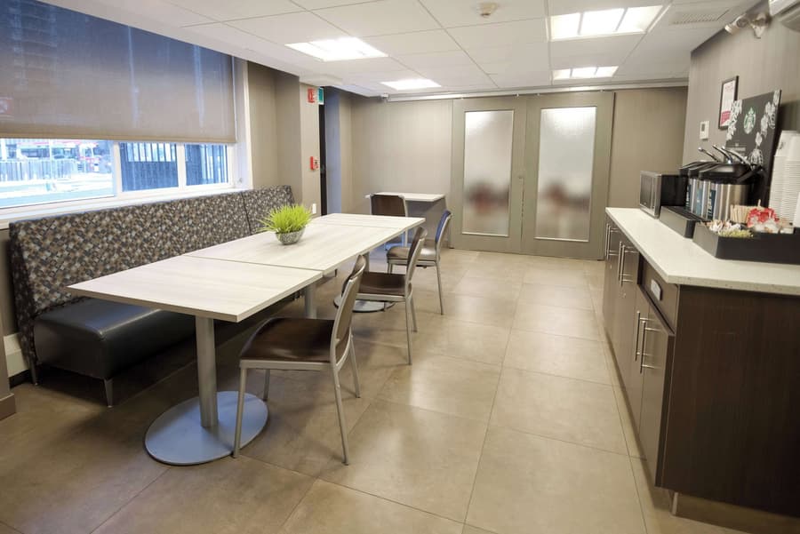 Coast Calgary Downtown Hotel & Suites by APA