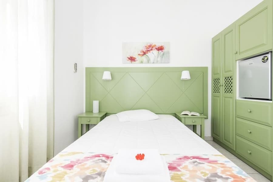 Nissos Thira Hotel
