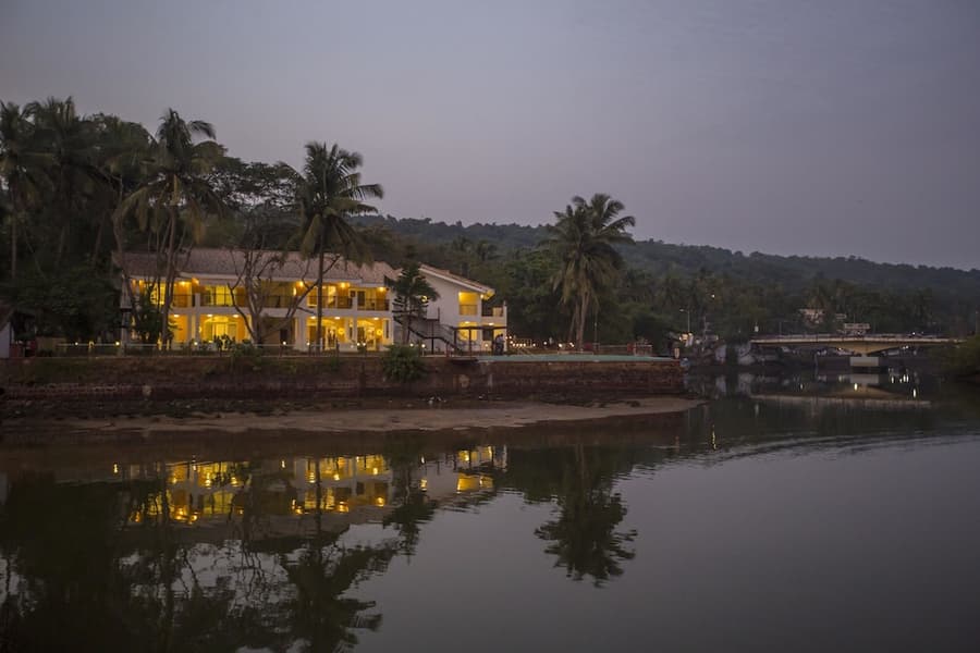 Acron Waterfront Resort
