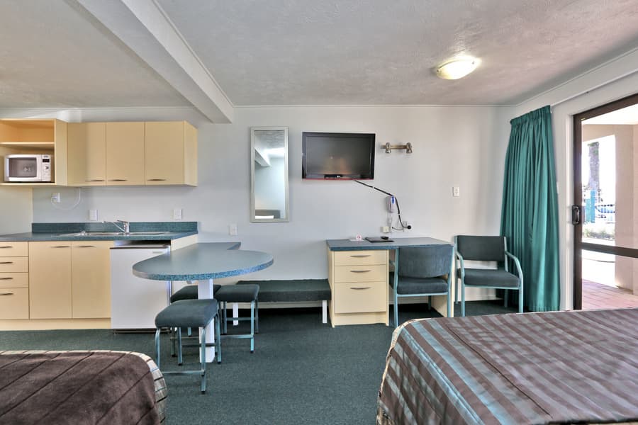 Edgewater Motor Lodge