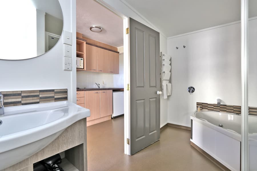 Edgewater Motor Lodge