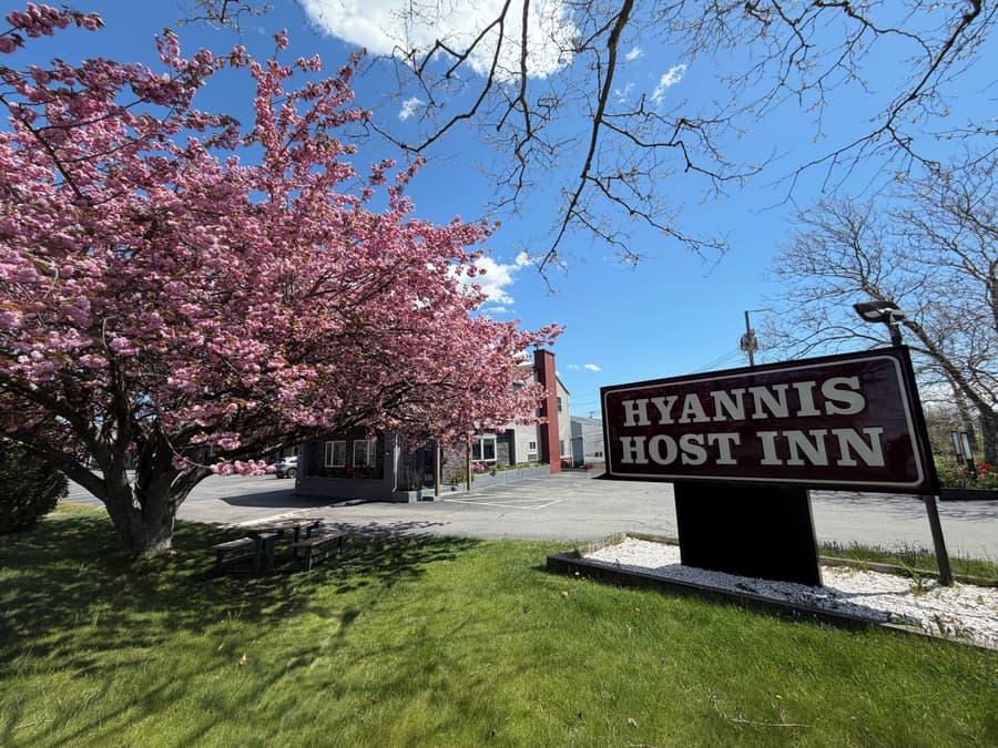 Hyannis Host Inn