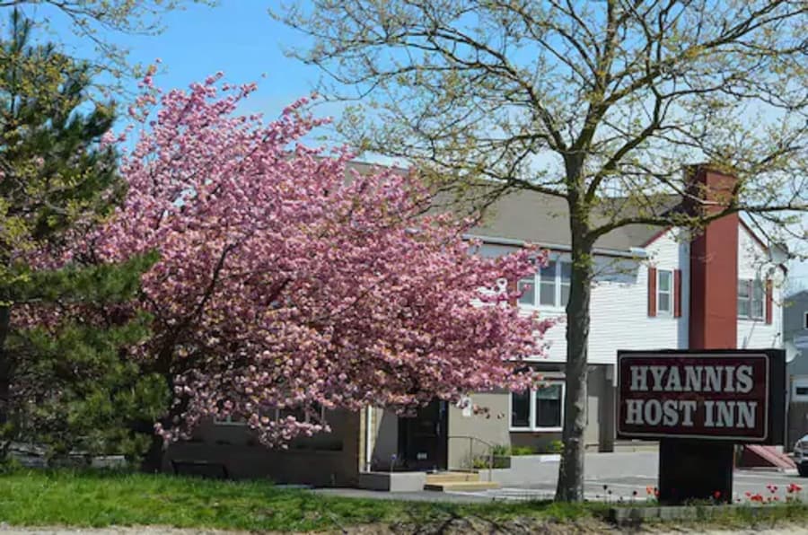 Hyannis Host Inn
