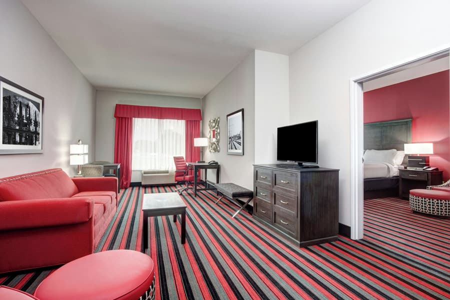 Holiday Inn & Suites Lafayette North by IHG