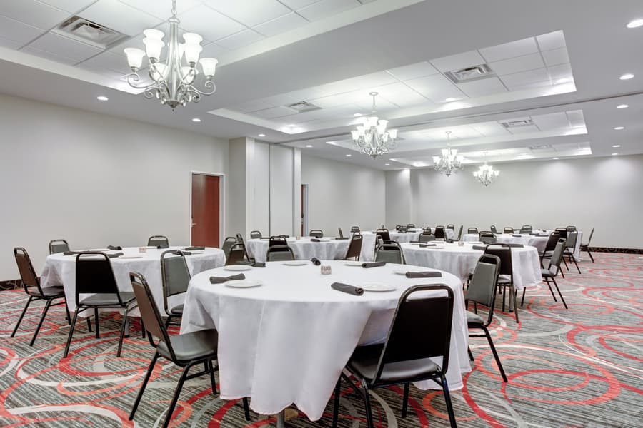 Holiday Inn & Suites Lafayette North by IHG
