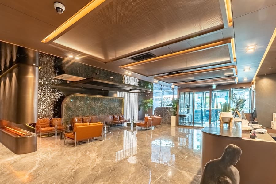 Amber Hotel Central