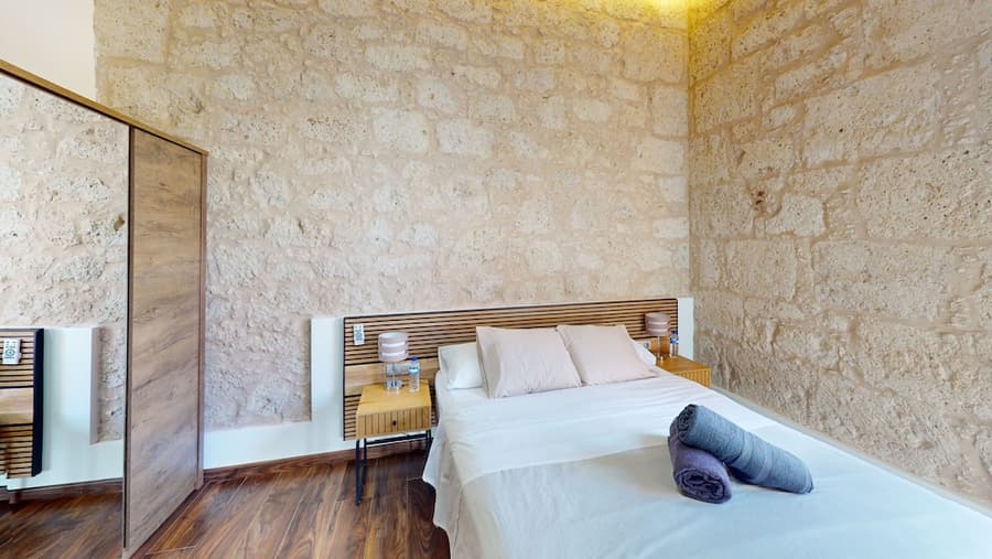 Triana Rooms EH