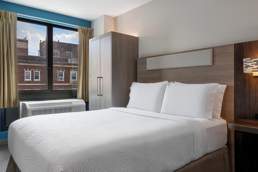 Holiday Inn Express & Suites Bronx - Barnabas area by IHG